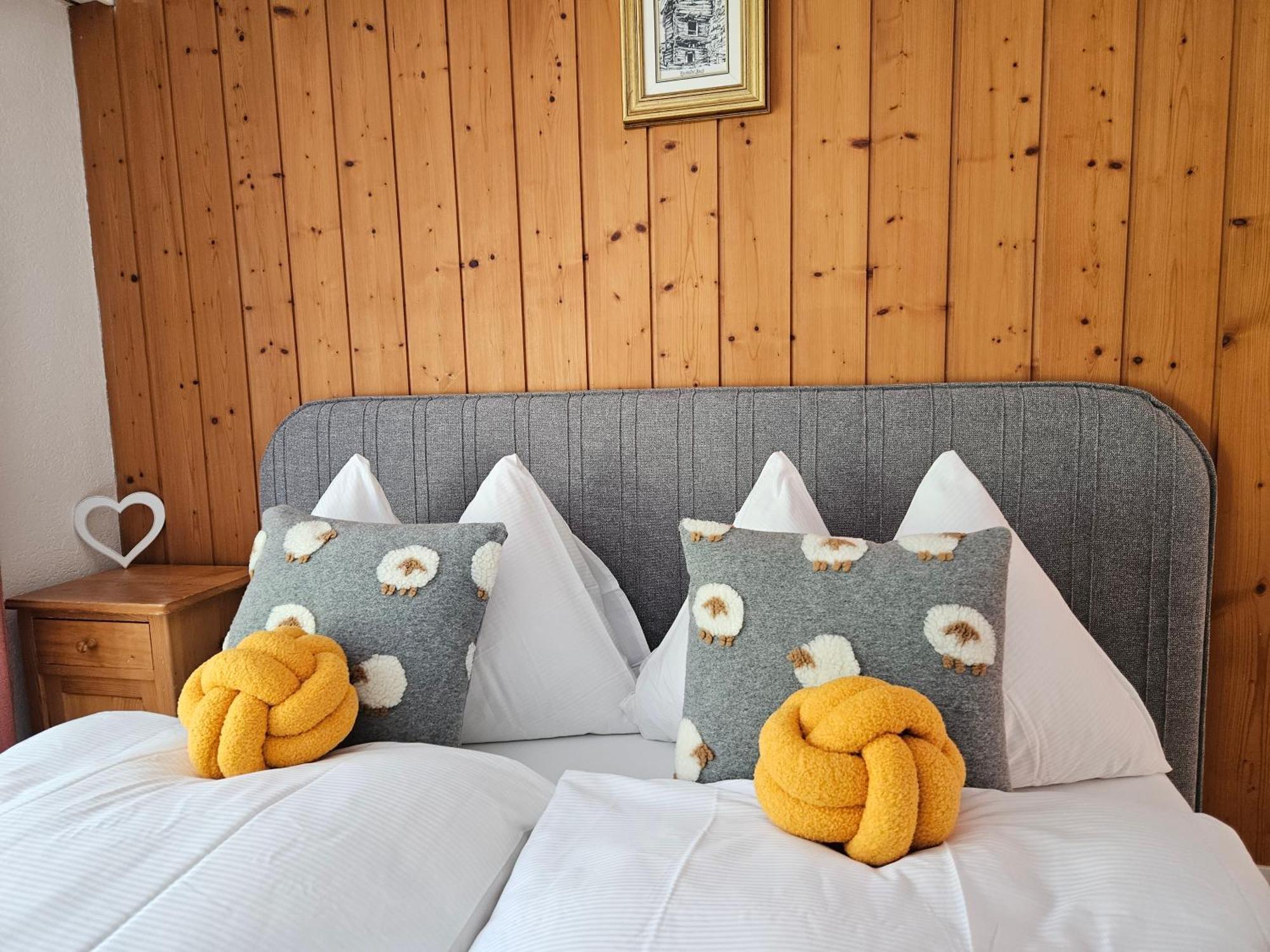 Apartment Klein Matterhorn - Haus Miranda Täsch Buitenkant foto